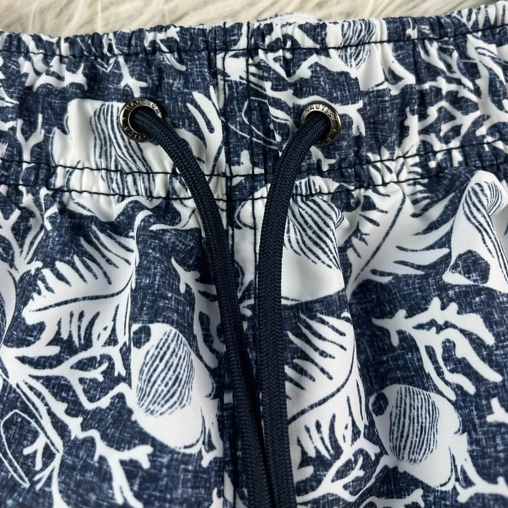 Nautica Men’s Sustainably Crafted 6” Seashell Print Swim Trunks Sz M Blue White
